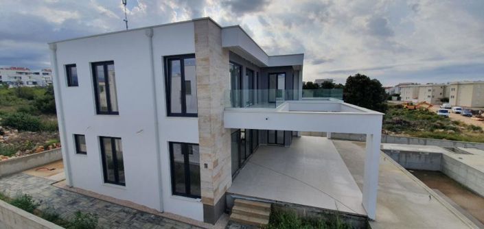 Image No.10-4 Bed Property for sale