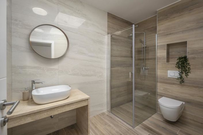 Image No.13-6 Bed Property for sale