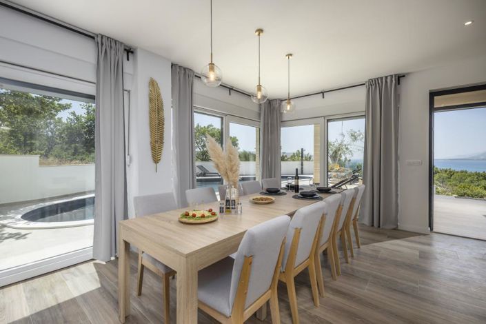 Image No.21-6 Bed Property for sale