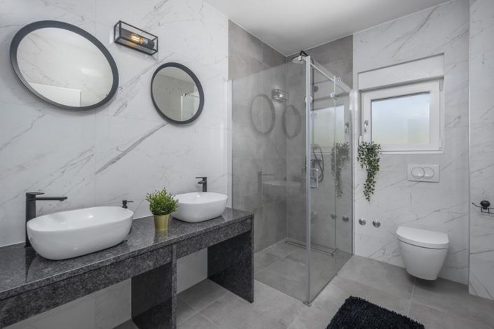 Image No.25-6 Bed Property for sale