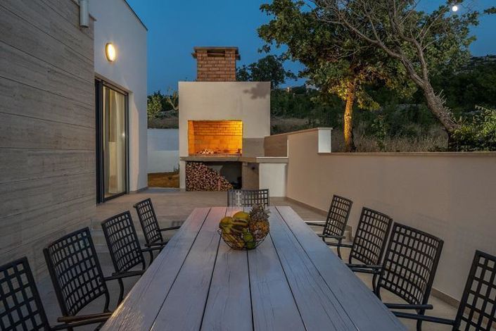 Image No.8-6 Bed Property for sale