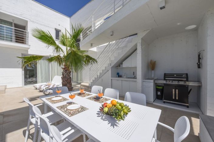 Image No.16-4 Bed Property for sale