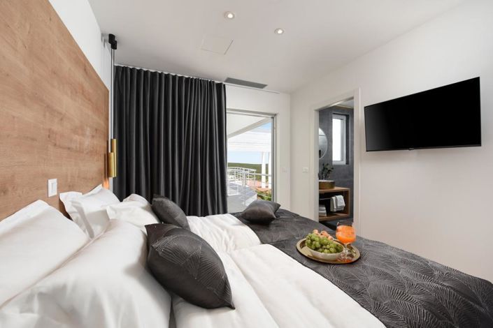 Image No.9-4 Bed Property for sale