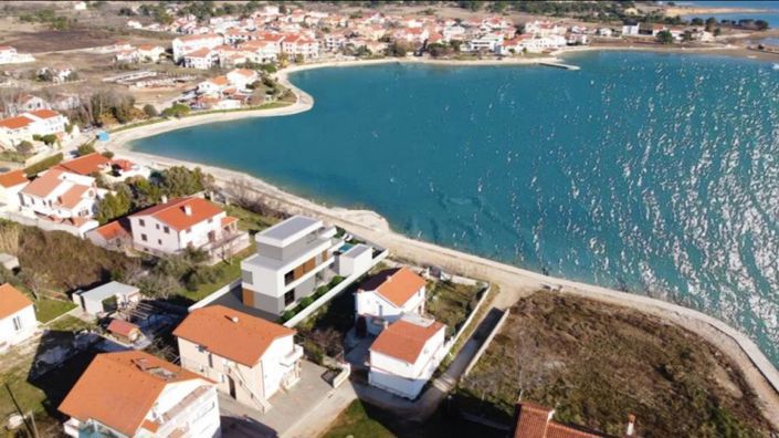 Image No.1-4 Bed Property for sale