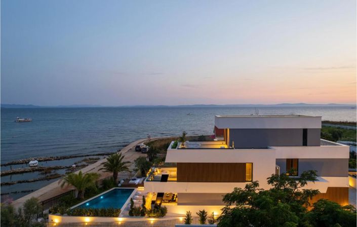 Image No.10-4 Bed Property for sale