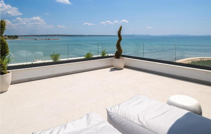 Image No.2-4 Bed Property for sale