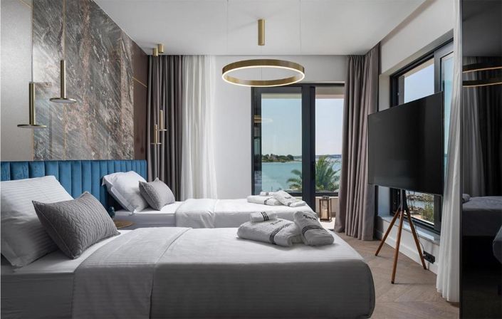 Image No.24-4 Bed Property for sale