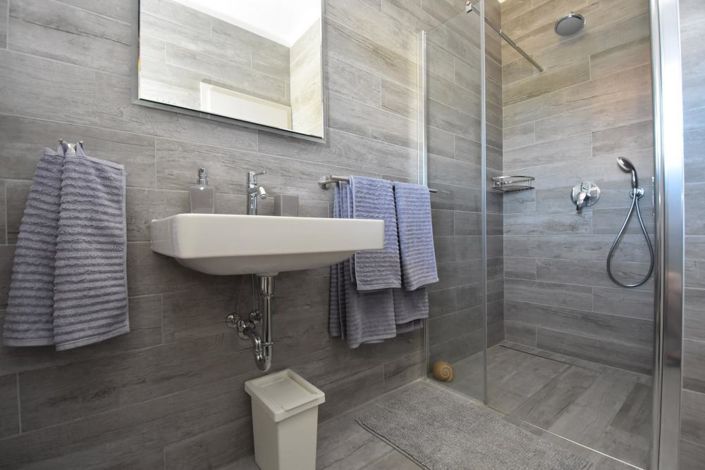 Image No.12-2 Bed Property for sale