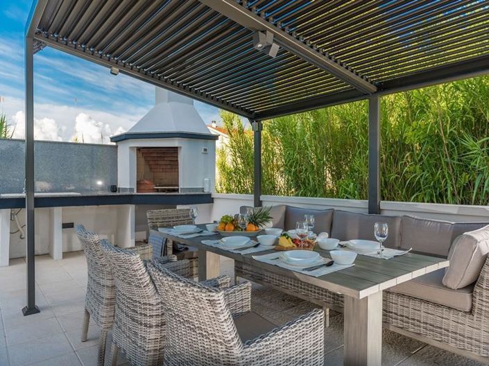 Image No.10-3 Bed Property for sale