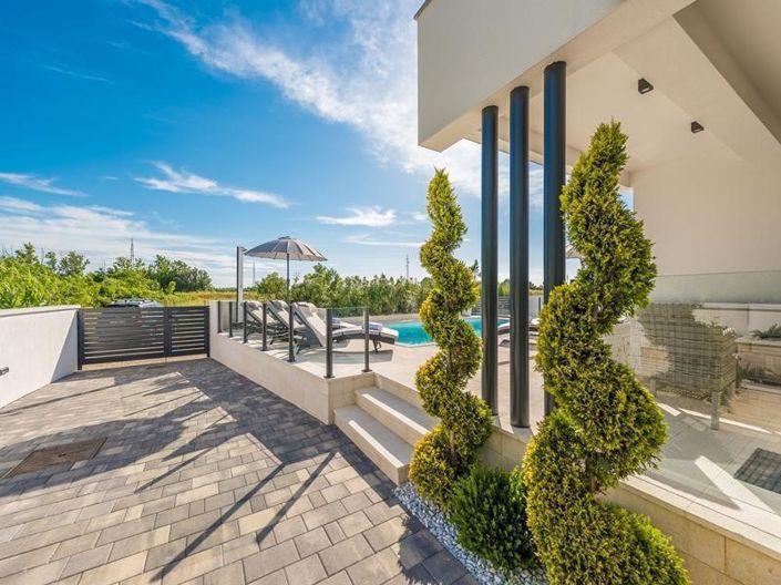 Image No.5-3 Bed Property for sale