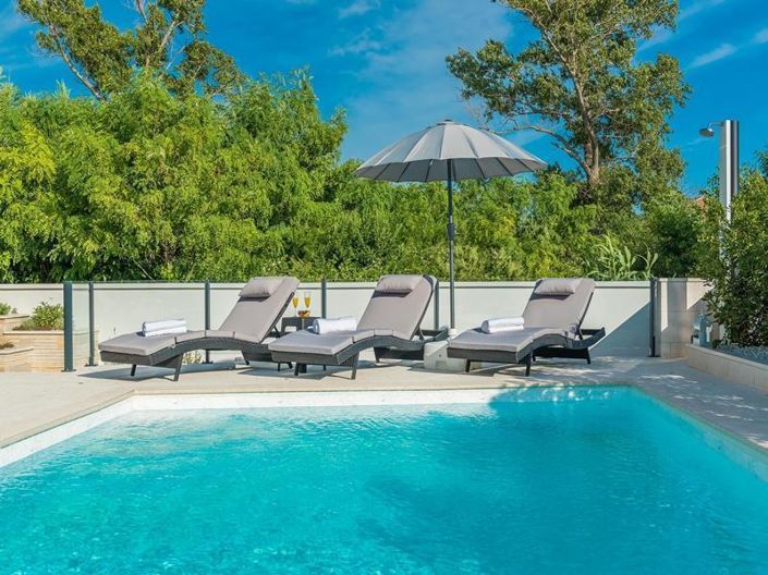 Image No.9-3 Bed Property for sale