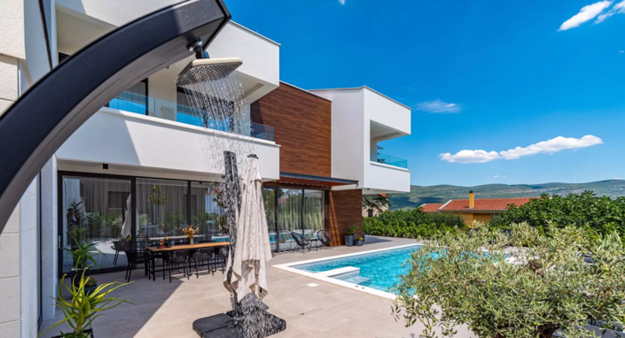 Image No.12-4 Bed Property for sale