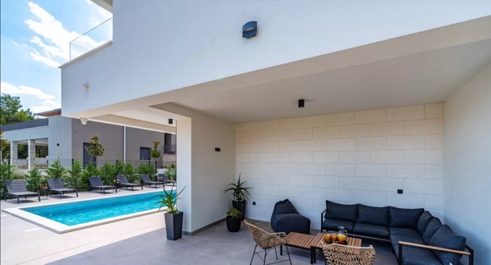 Image No.16-4 Bed Property for sale