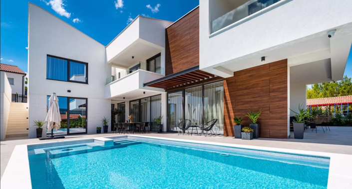 Image No.17-4 Bed Property for sale