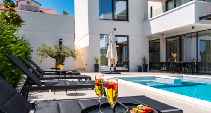 Image No.19-4 Bed Property for sale