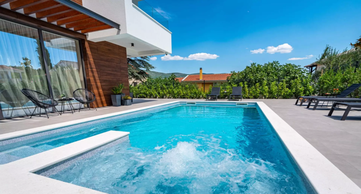 Image No.8-4 Bed Property for sale