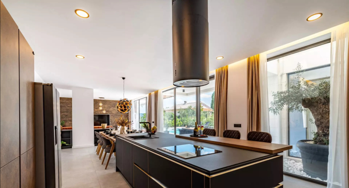 Image No.9-4 Bed Property for sale