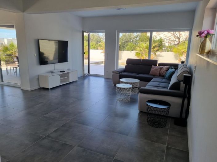 Image No.10-4 Bed Property for sale