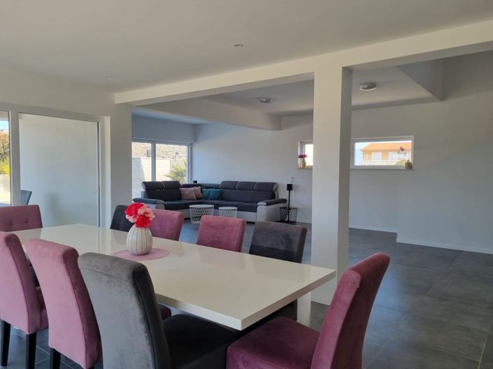 Image No.12-4 Bed Property for sale