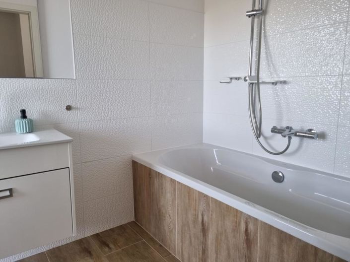 Image No.18-4 Bed Property for sale