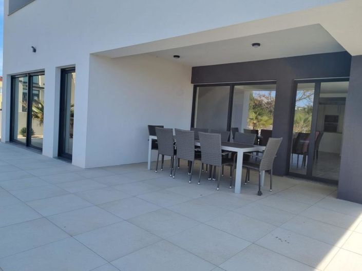 Image No.20-4 Bed Property for sale