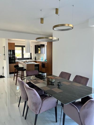 Image No.10-3 Bed Property for sale