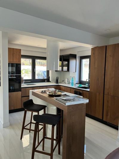 Image No.12-3 Bed Property for sale