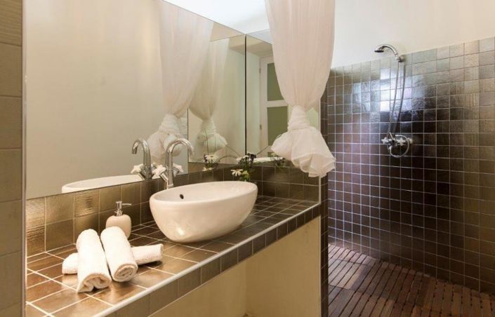 Image No.10-4 Bed Property for sale