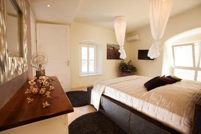 Image No.16-4 Bed Property for sale