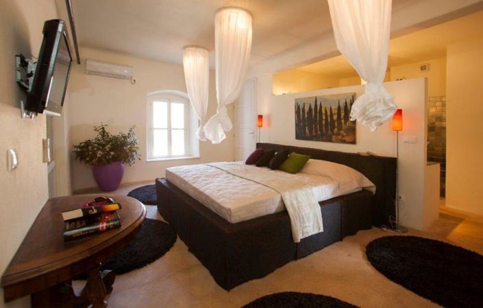 Image No.9-4 Bed Property for sale