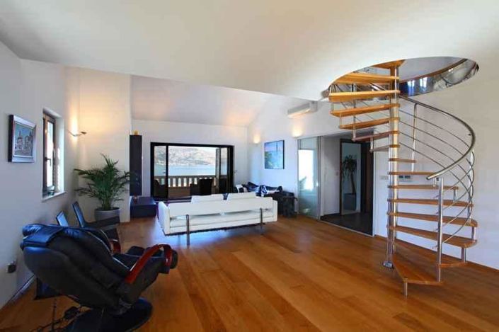 Image No.11-6 Bed Property for sale