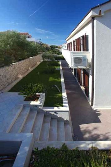 Image No.7-6 Bed Property for sale