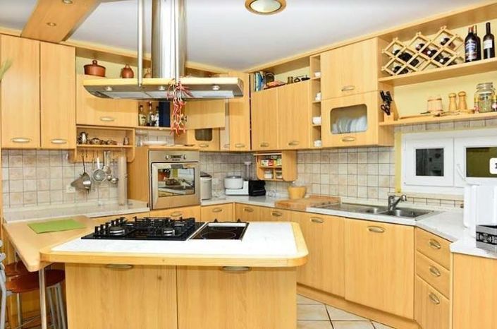 Image No.12-4 Bed Property for sale