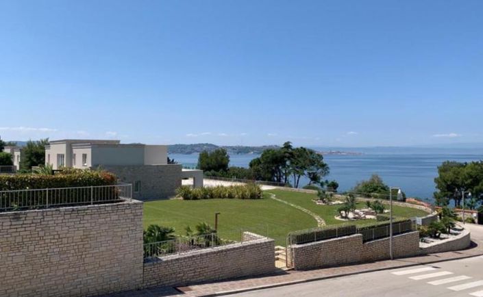 Image No.11-5 Bed Property for sale