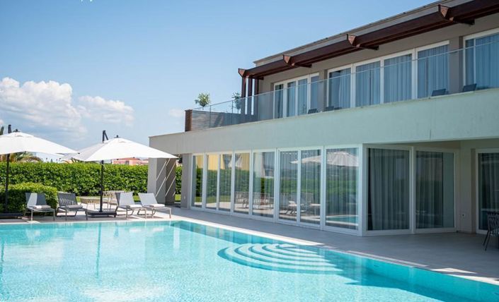 Image No.2-5 Bed Property for sale