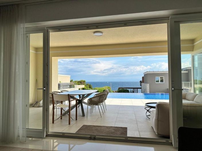 Image No.20-5 Bed Property for sale