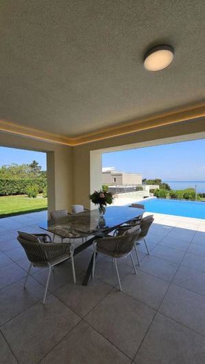 Image No.22-5 Bed Property for sale