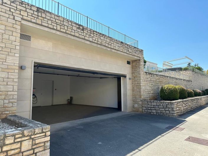 Image No.24-5 Bed Property for sale