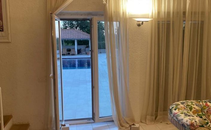 Image No.10-4 Bed Property for sale