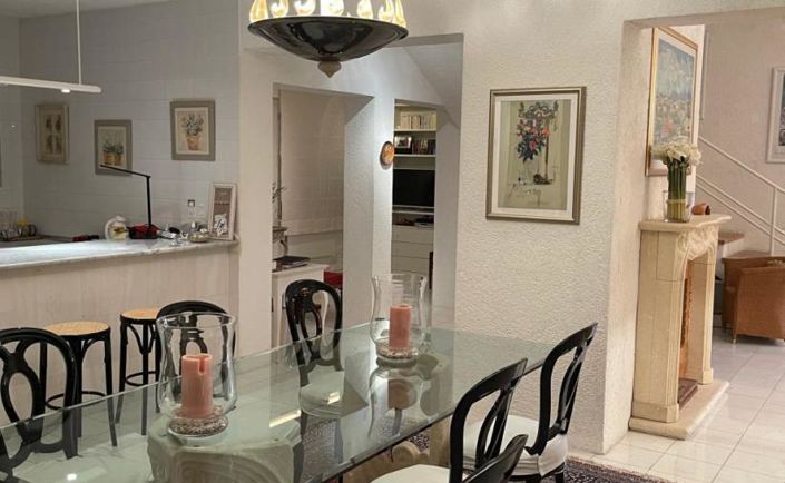 Image No.13-4 Bed Property for sale