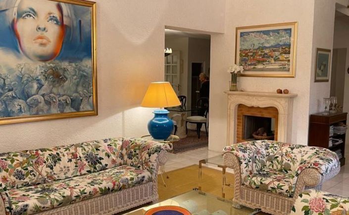 Image No.7-4 Bed Property for sale