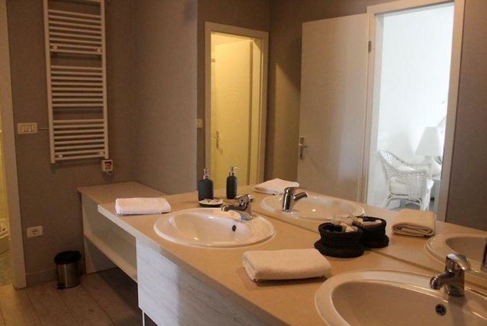 Image No.13-10 Bed Property for sale