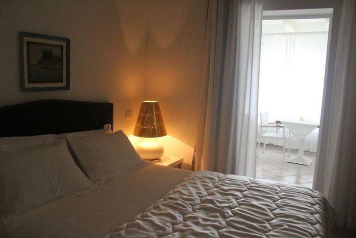 Image No.15-10 Bed Property for sale