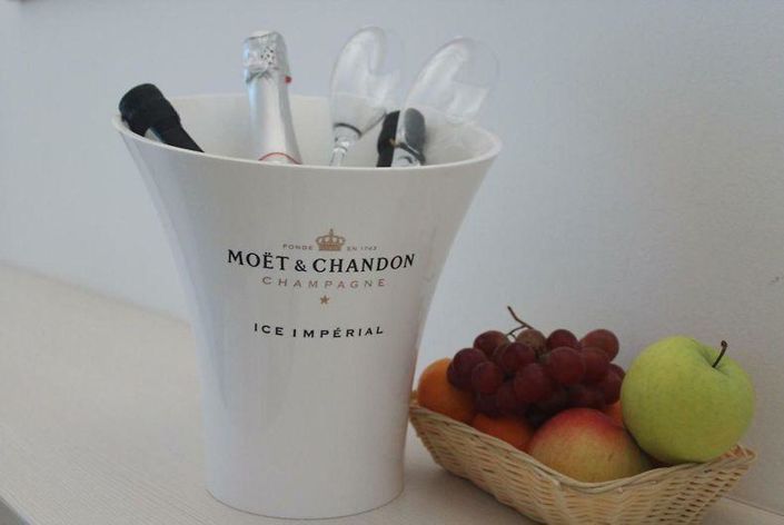 Image No.6-10 Bed Property for sale