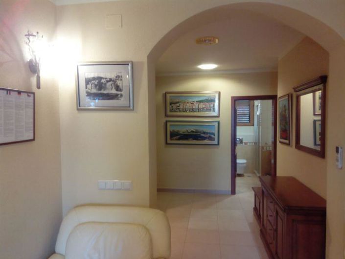 Image No.10-3 Bed Property for sale