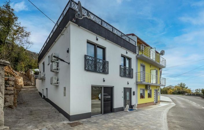 Image No.1-4 Bed Property for sale