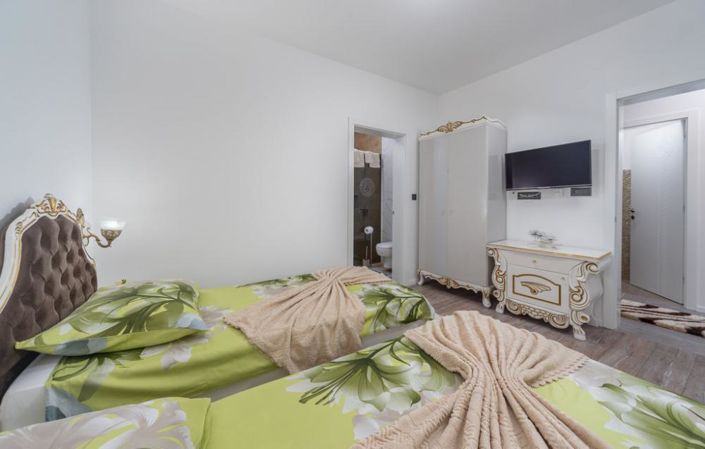 Image No.15-4 Bed Property for sale