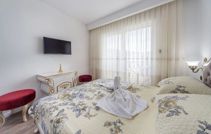 Image No.18-4 Bed Property for sale