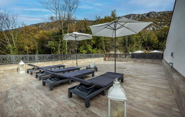 Image No.19-4 Bed Property for sale