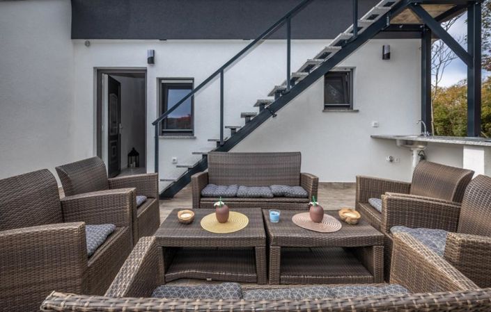 Image No.20-4 Bed Property for sale